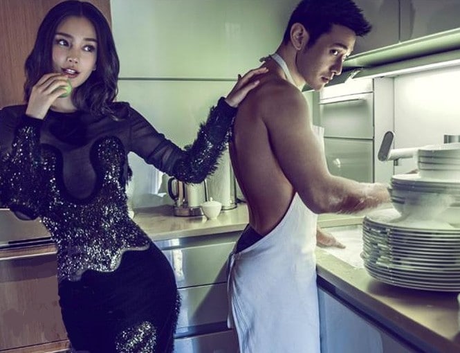 Ανέκδοτο: ​Πάει ο άντρας στο σπίτι και βλέπει την γυναίκα του να πλένει πιάτα …! Τρελό γέλιο