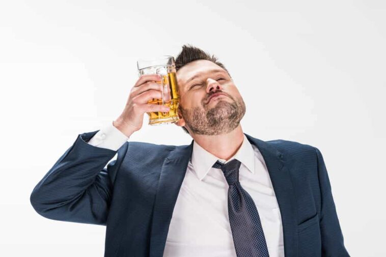 Ανέκδοτο: Και πίνω μπύρες … πίνω μπύρες …! Τρελό γέλιο