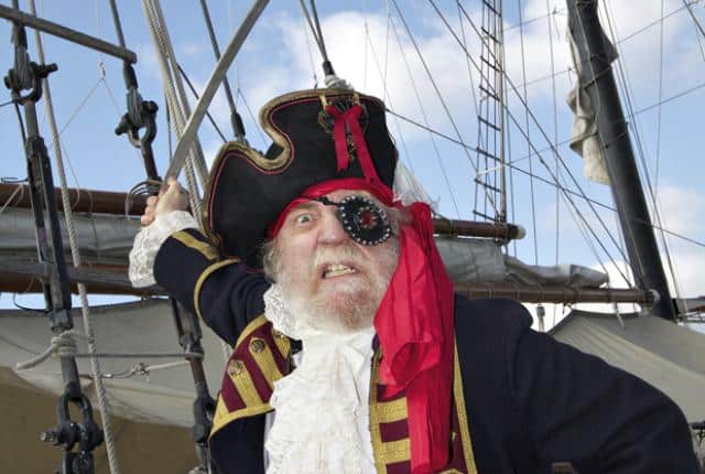 Ανέκδοτο: Ο Καπετάνιος και οι Πειρατές …! Τρελό γέλιο