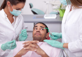 Ανέκδοτο: Ο παθολόγος και ο τύπος με το δόντι …! Τρελό γέλιο