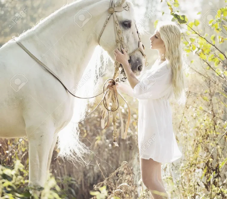 Ανέκδοτο: Το άσπρο άλογο και η κοπέλα …! Τρελό γέλιο