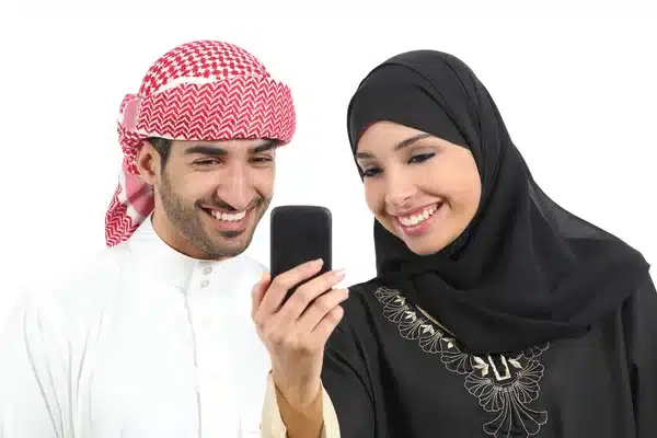 Ανέκδοτο: Ο Άραβας,το κινητό και οι φάρσες …!Τρελό γέλιο