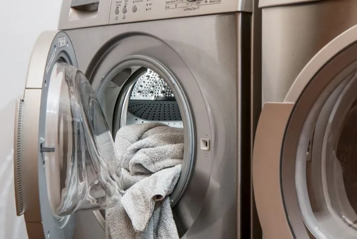 Ανεκδοτάρα με ζευγάρι: Το πλυντήριο και η μπουγάδα