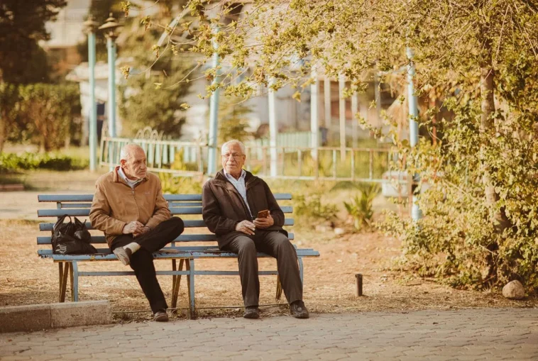 Ανεκδοτάρα με γεράματα: Οι τρεις ηλικιωμένοι στο πάρκο