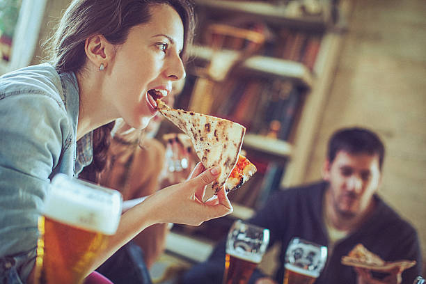 Ανέκδοτο: Η πίτσα, η μπύρα και η έγγυος. Τρελό γέλιο