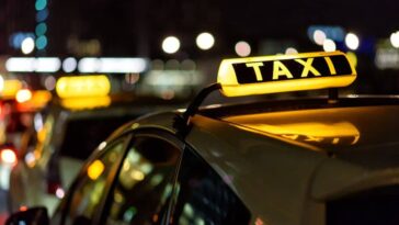 Ανεκδοτάρα με ταρίφα: Ο ταξιτζής και η ξεβράκωτη πελάτισσα…